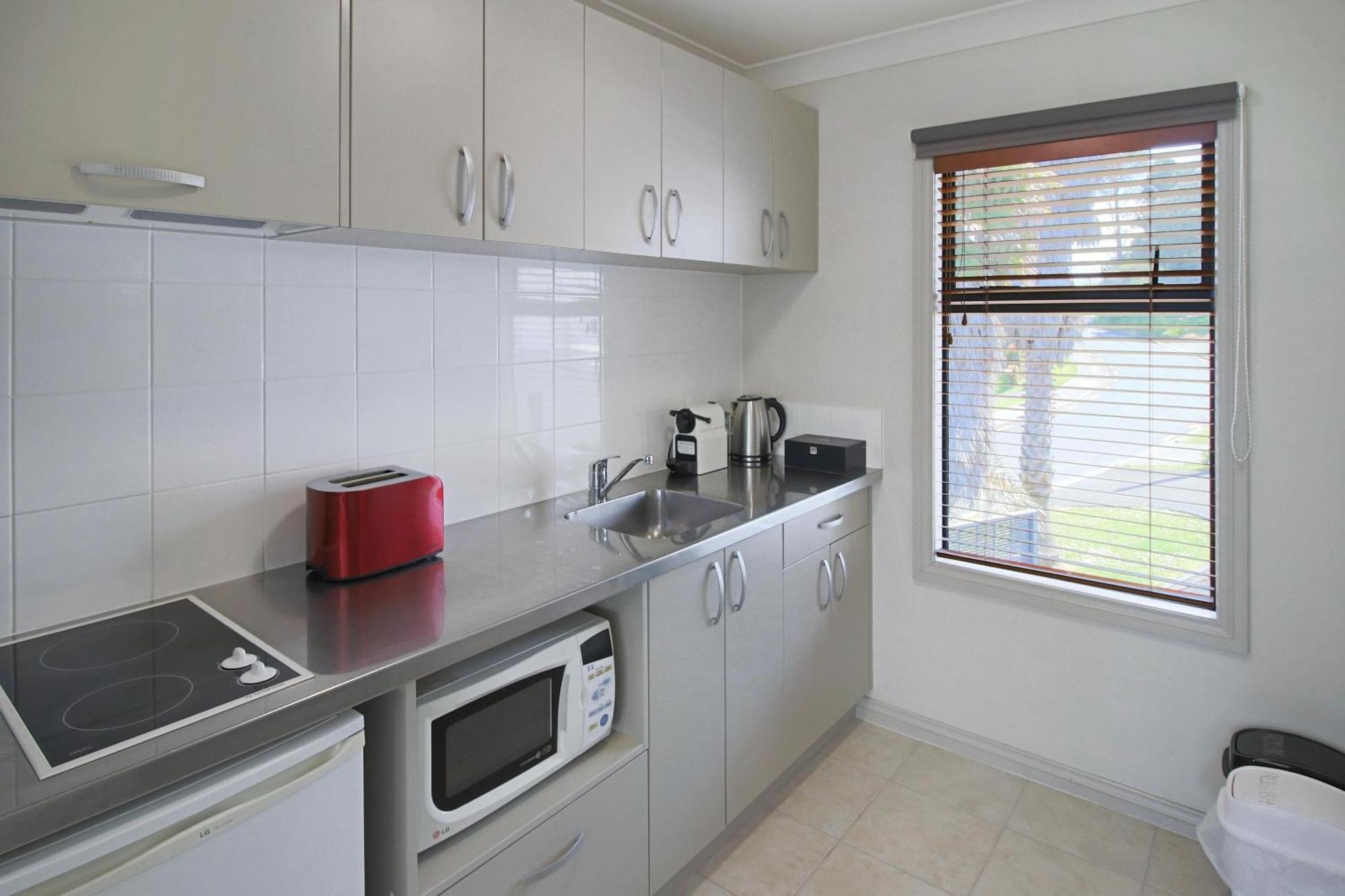 Whangaparaoa Lodge Bagian luar foto