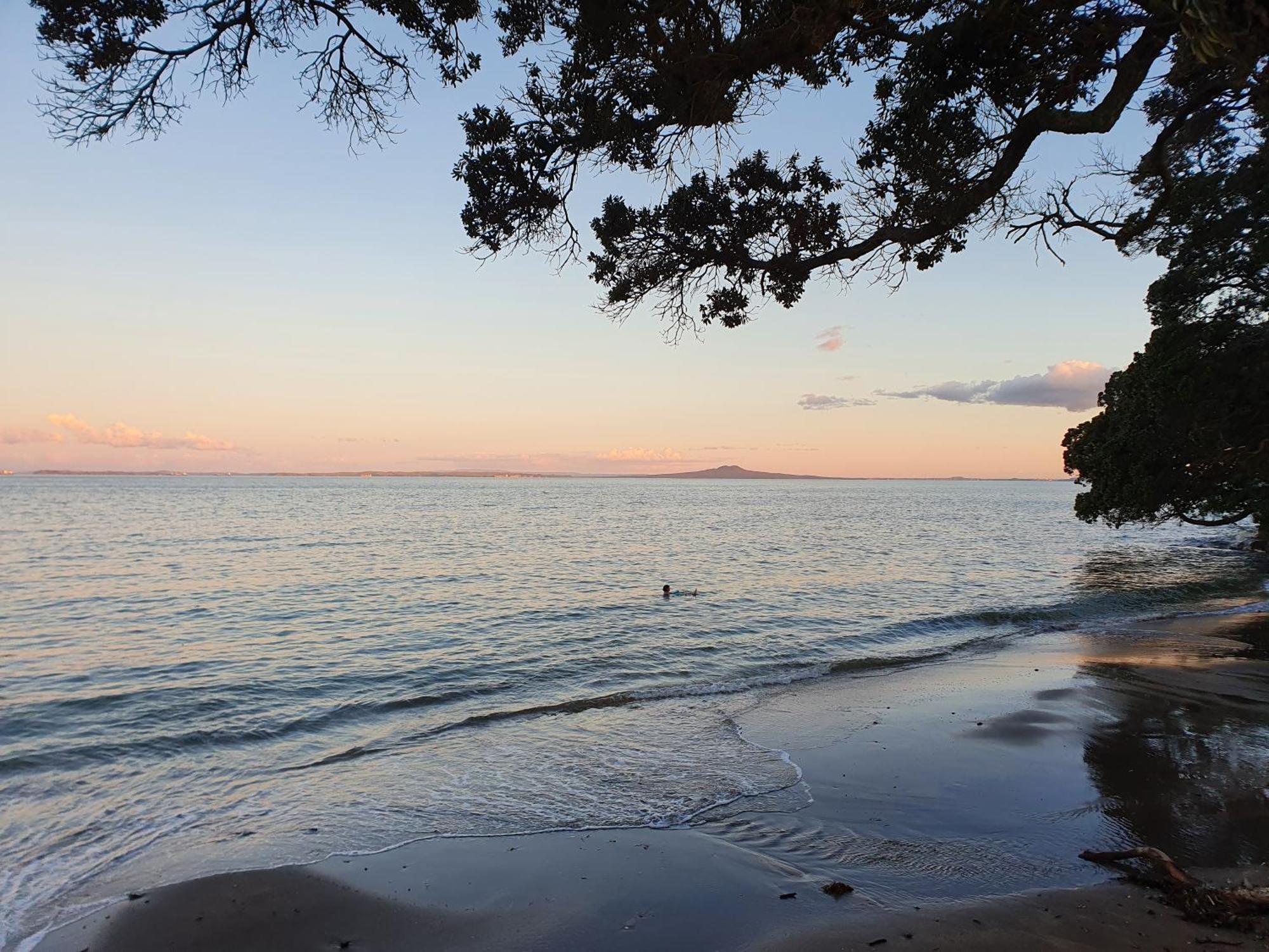 Whangaparaoa Lodge Bagian luar foto