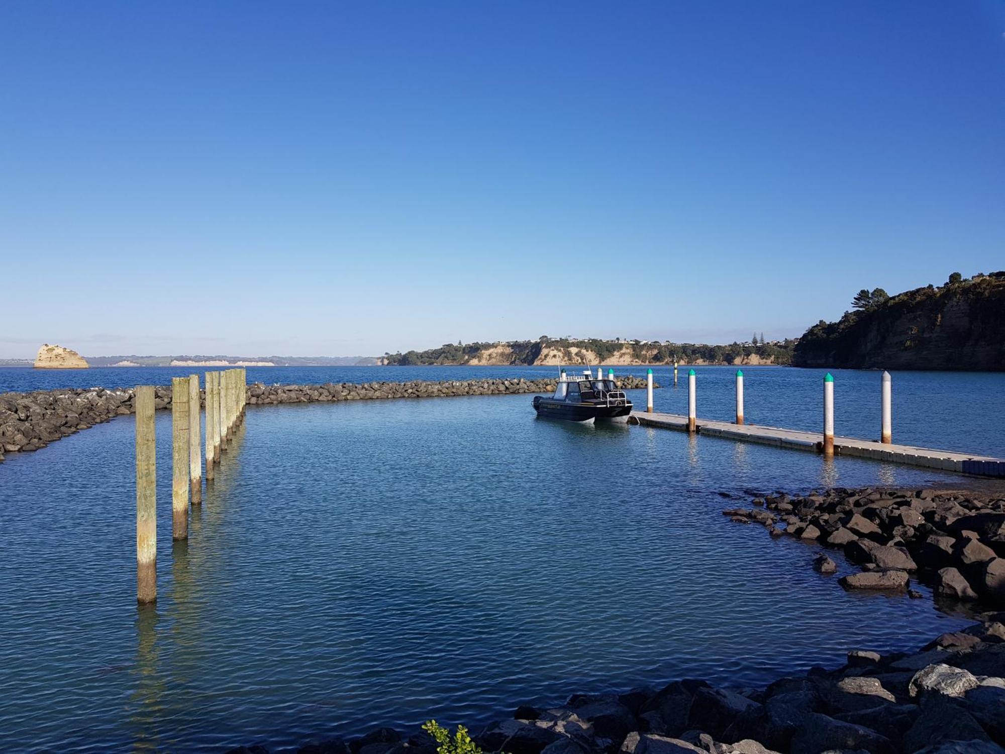 Whangaparaoa Lodge Bagian luar foto