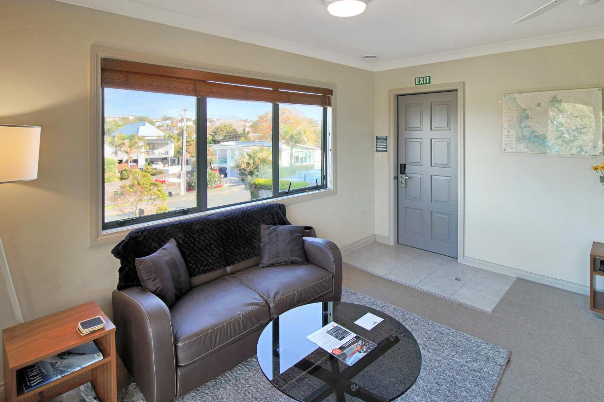 Whangaparaoa Lodge Bagian luar foto