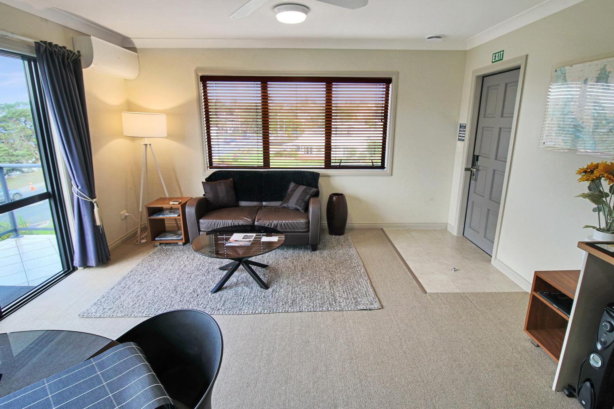 Whangaparaoa Lodge Bagian luar foto