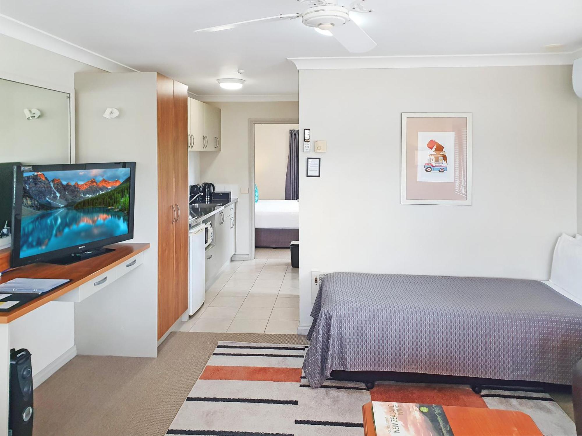 Whangaparaoa Lodge Bagian luar foto