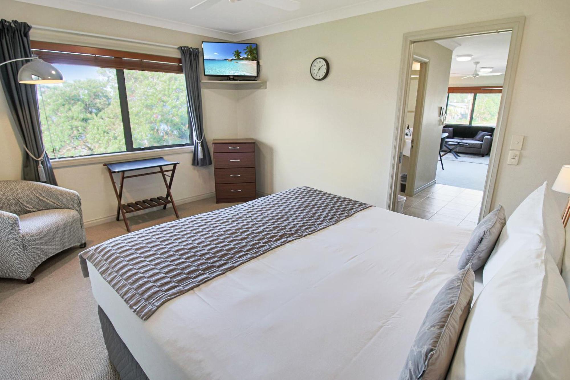 Whangaparaoa Lodge Bagian luar foto