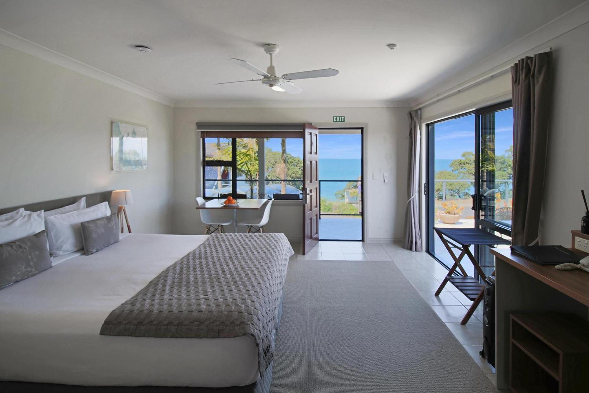 Whangaparaoa Lodge Bagian luar foto