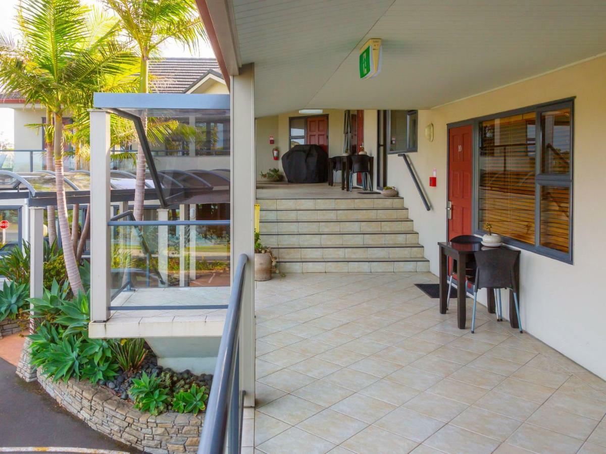 Whangaparaoa Lodge Bagian luar foto