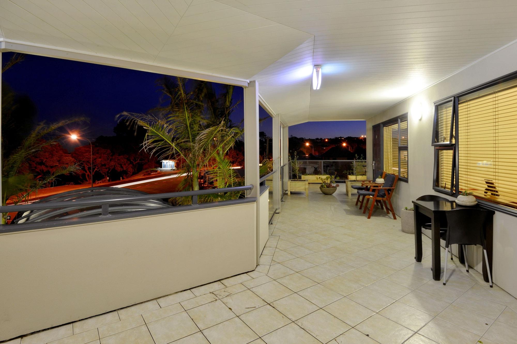 Whangaparaoa Lodge Bagian luar foto